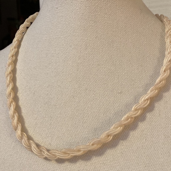 Fascinating unique twisted bead coil necklace - Picture 2 of 5